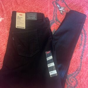 Black Levi women’s skinny jeans